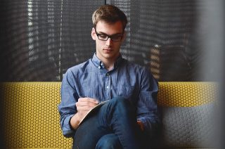 4558-¿Cómo actuar con personas que creen que se merecen todo?
